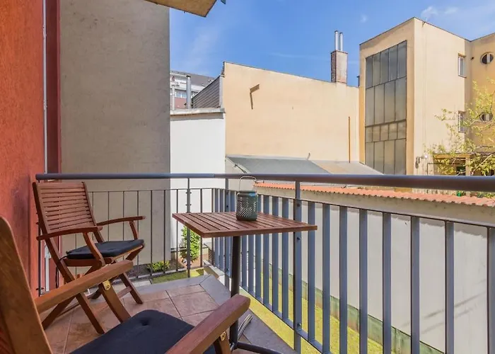 Cosy Pet-Friendly Flat W Balcony @ Orczy Garden